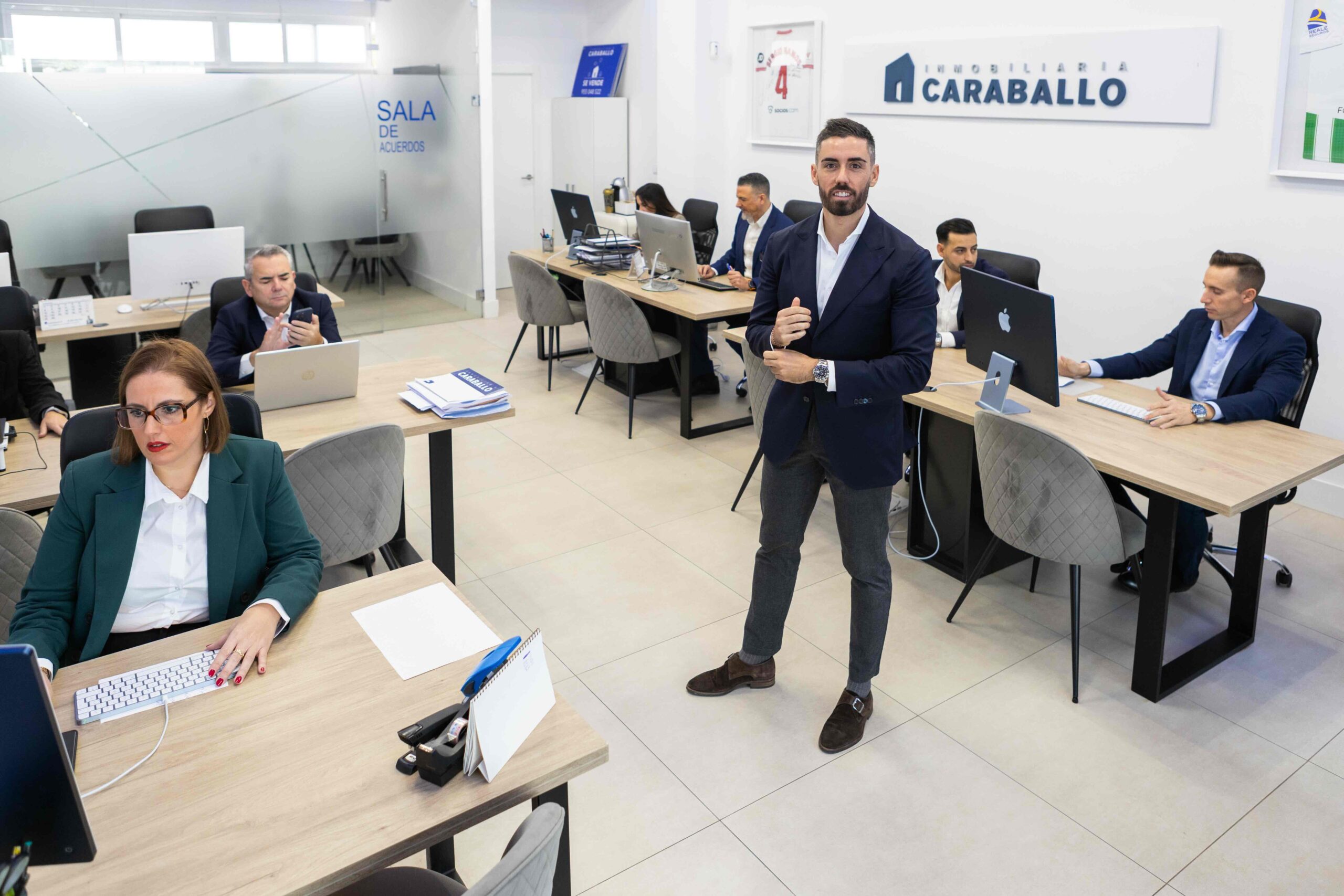 Pide cita en Inmobiliaria Caraballo, expertos inmobiliarios en Sevilla Este.